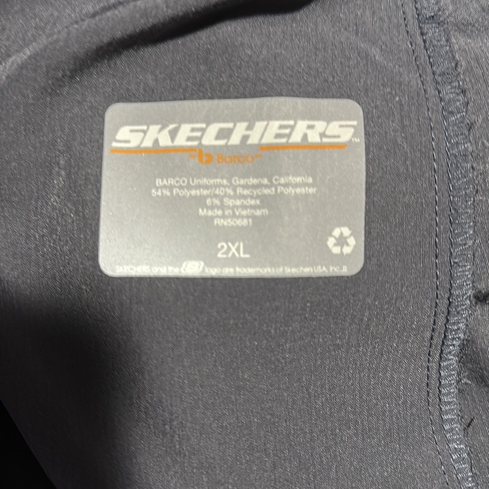 Sketchers theory cargo, joggers style scrub pants - Picture 2 of 2